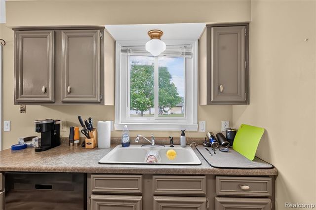 2312 Darwin Lane, Saginaw, MI 48603