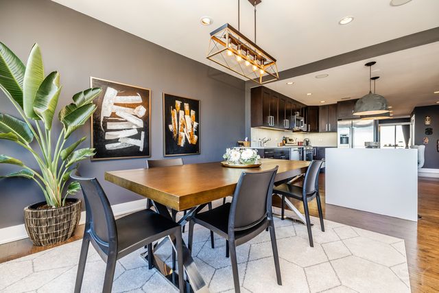 2754 N HAMPDEN Court 2105, Chicago, IL 60614