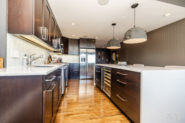 2754 N HAMPDEN Court 2105, Chicago, IL 60614