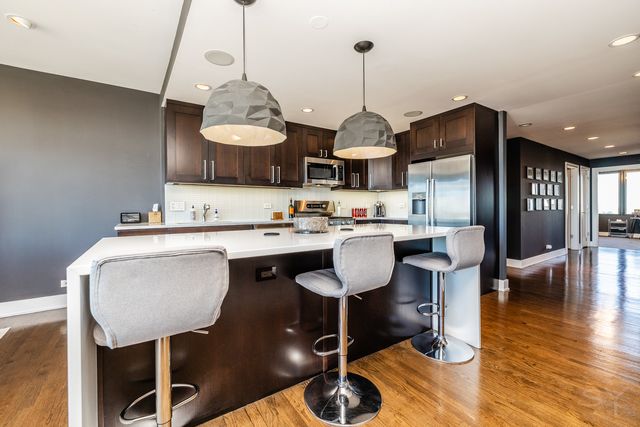 2754 N HAMPDEN Court 2105, Chicago, IL 60614