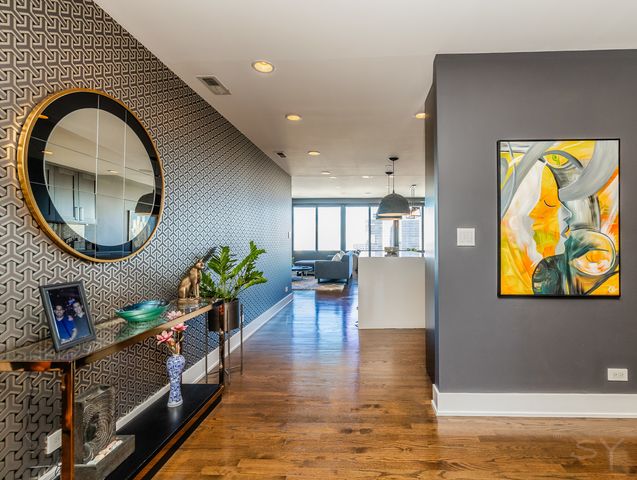 2754 N HAMPDEN Court 2105, Chicago, IL 60614