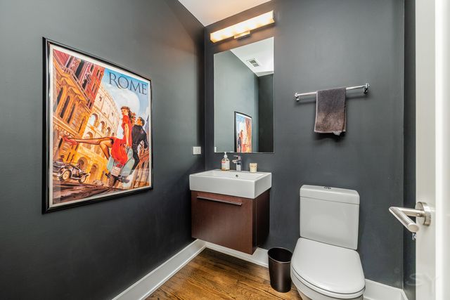 2754 N HAMPDEN Court 2105, Chicago, IL 60614