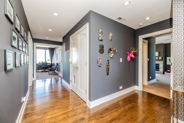 2754 N HAMPDEN Court 2105, Chicago, IL 60614