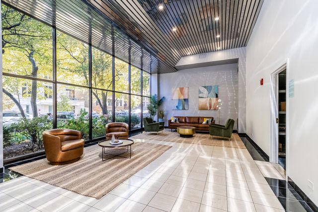 2754 N HAMPDEN Court 2105, Chicago, IL 60614