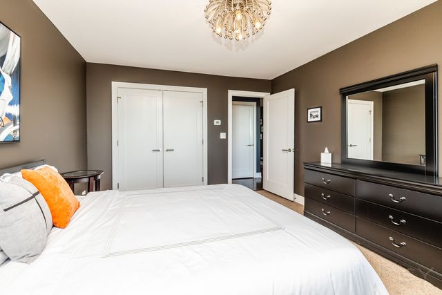 2754 N HAMPDEN Court 2105, Chicago, IL 60614