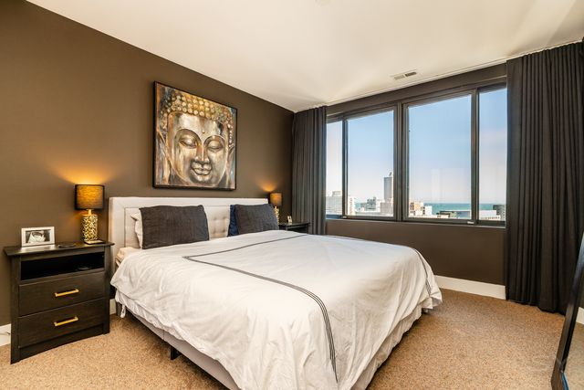 2754 N HAMPDEN Court 2105, Chicago, IL 60614