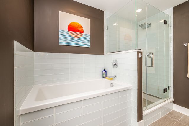 2754 N HAMPDEN Court 2105, Chicago, IL 60614