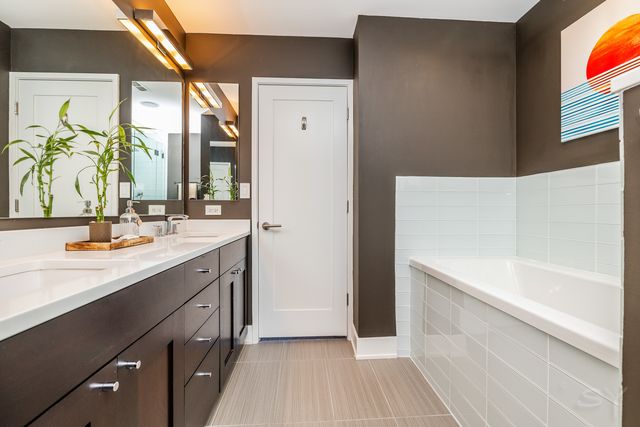 2754 N HAMPDEN Court 2105, Chicago, IL 60614