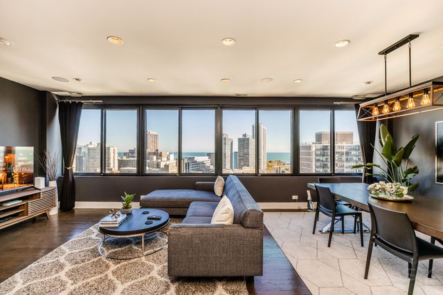 2754 N HAMPDEN Court 2105, Chicago, IL 60614