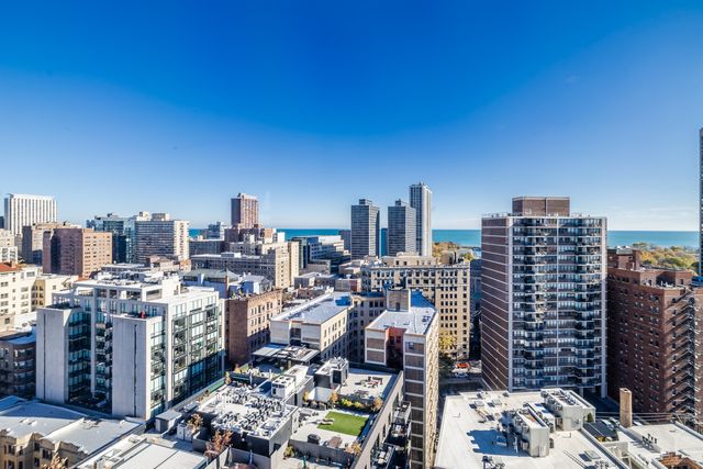 2754 N HAMPDEN Court 2105, Chicago, IL 60614