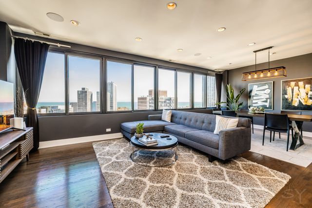 2754 N HAMPDEN Court 2105, Chicago, IL 60614