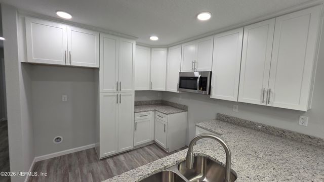 7044 DUNN Avenue, Jacksonville, FL 32219