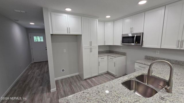 7044 DUNN Avenue, Jacksonville, FL 32219