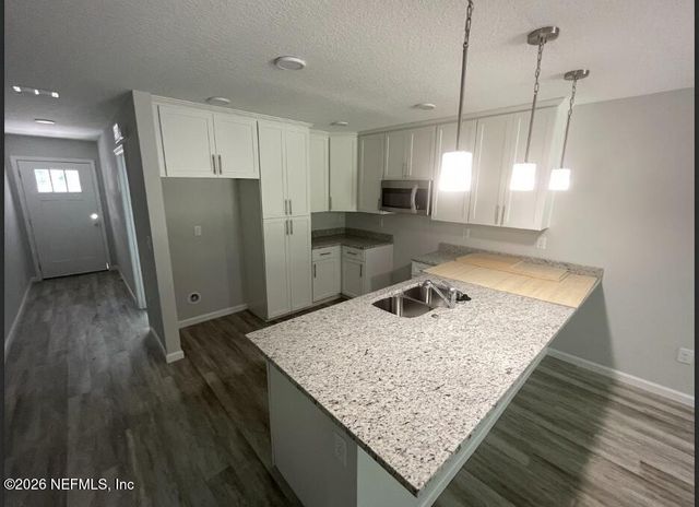 7044 DUNN Avenue, Jacksonville, FL 32219