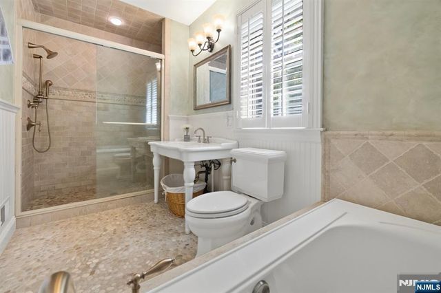 454 Hasbrouck Boulevard, Oradell, NJ 07649