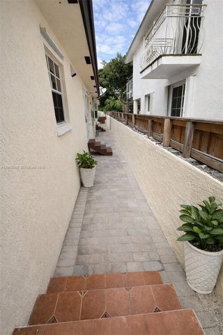 2471 NW 18th Ter A, Miami, FL 33125