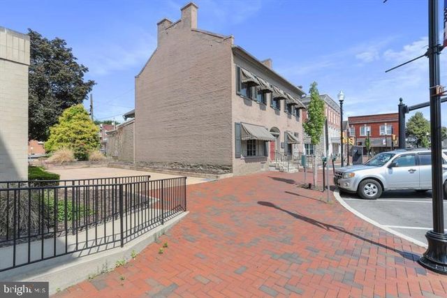 1 W MAIN STREET, Waynesboro, PA 17268