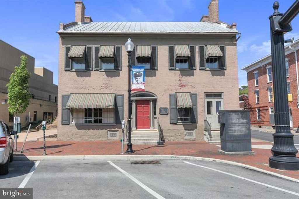 1 W MAIN STREET, Waynesboro, PA 17268