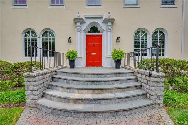 560 Pelhamdale Avenue, Pelham, NY 10803