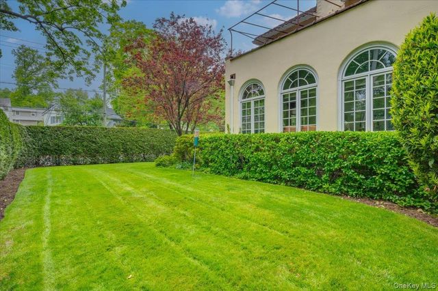 560 Pelhamdale Avenue, Pelham, NY 10803