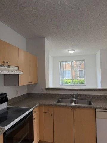 8030 N Nob Hill Rd 102, Tamarac, FL 33321