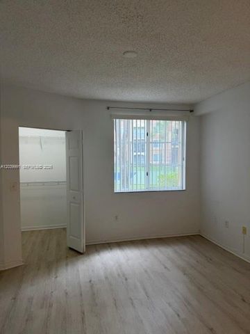 8030 N Nob Hill Rd 102, Tamarac, FL 33321
