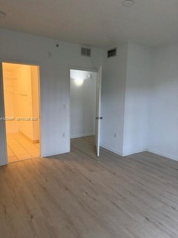 8030 N Nob Hill Rd 102, Tamarac, FL 33321