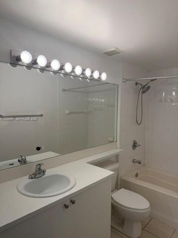 8030 N Nob Hill Rd 102, Tamarac, FL 33321