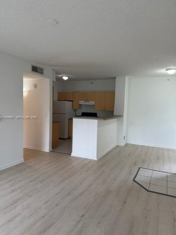 8030 N Nob Hill Rd 102, Tamarac, FL 33321