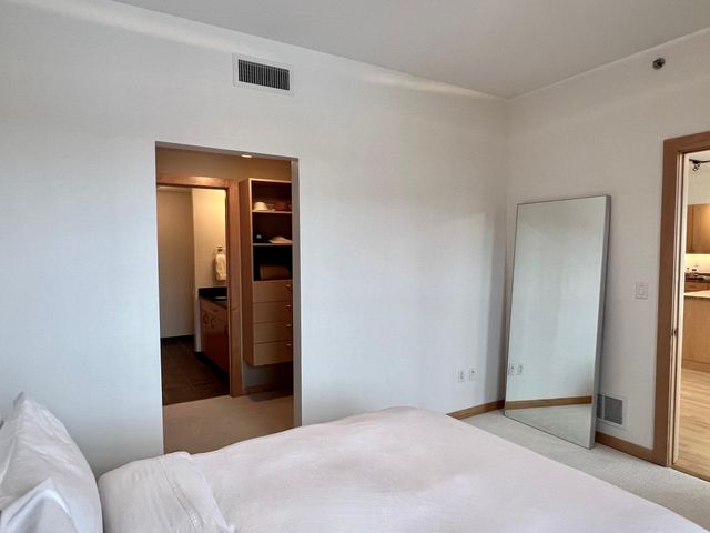 215 10th Avenue S 534, Minneapolis, MN 55415