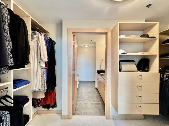 215 10th Avenue S 534, Minneapolis, MN 55415