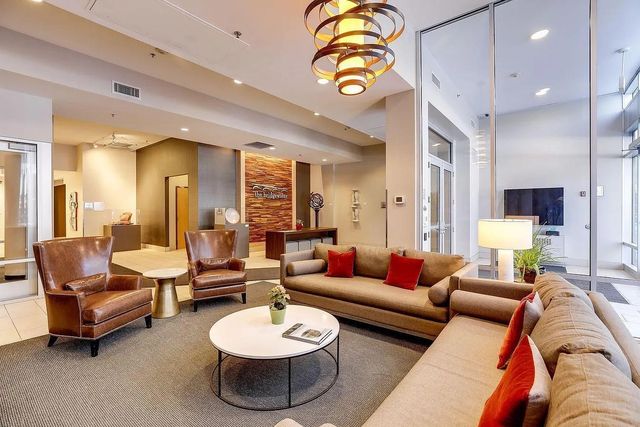 215 10th Avenue S 534, Minneapolis, MN 55415