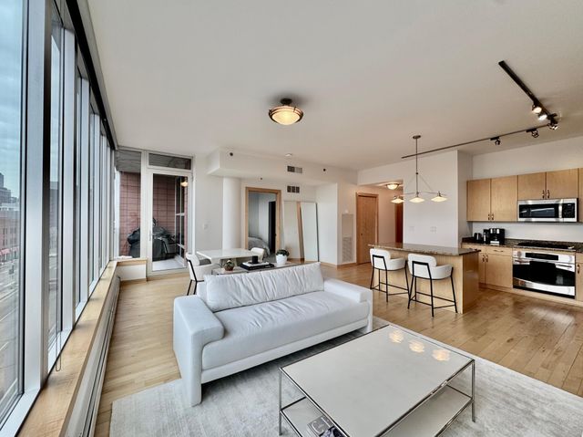 215 10th Avenue S 534, Minneapolis, MN 55415