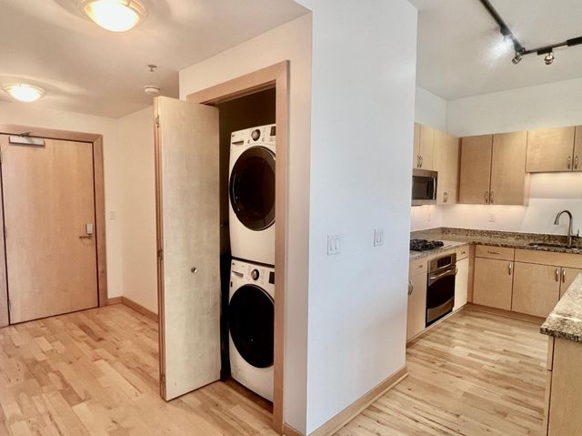 215 10th Avenue S 534, Minneapolis, MN 55415