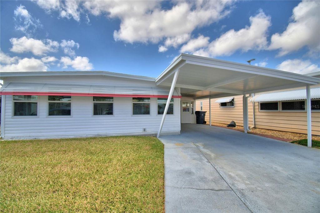 Image 1 of property listing at 145 HOLIDAY LANE, Auburndale, FL 33823