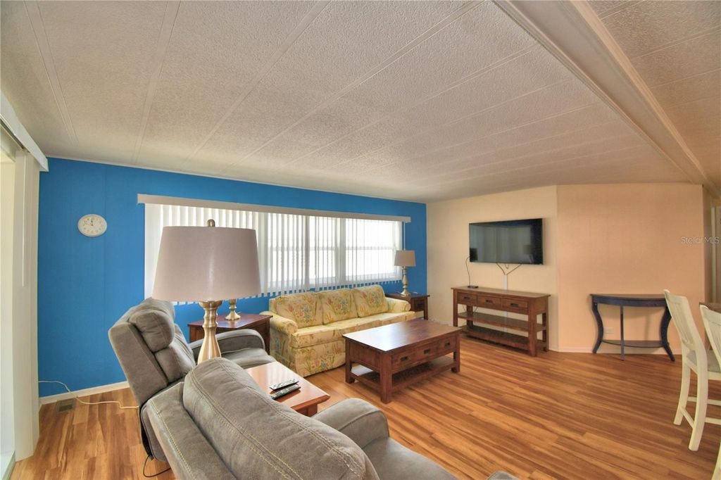 Image 14 of property listing at 145 HOLIDAY LANE, Auburndale, FL 33823