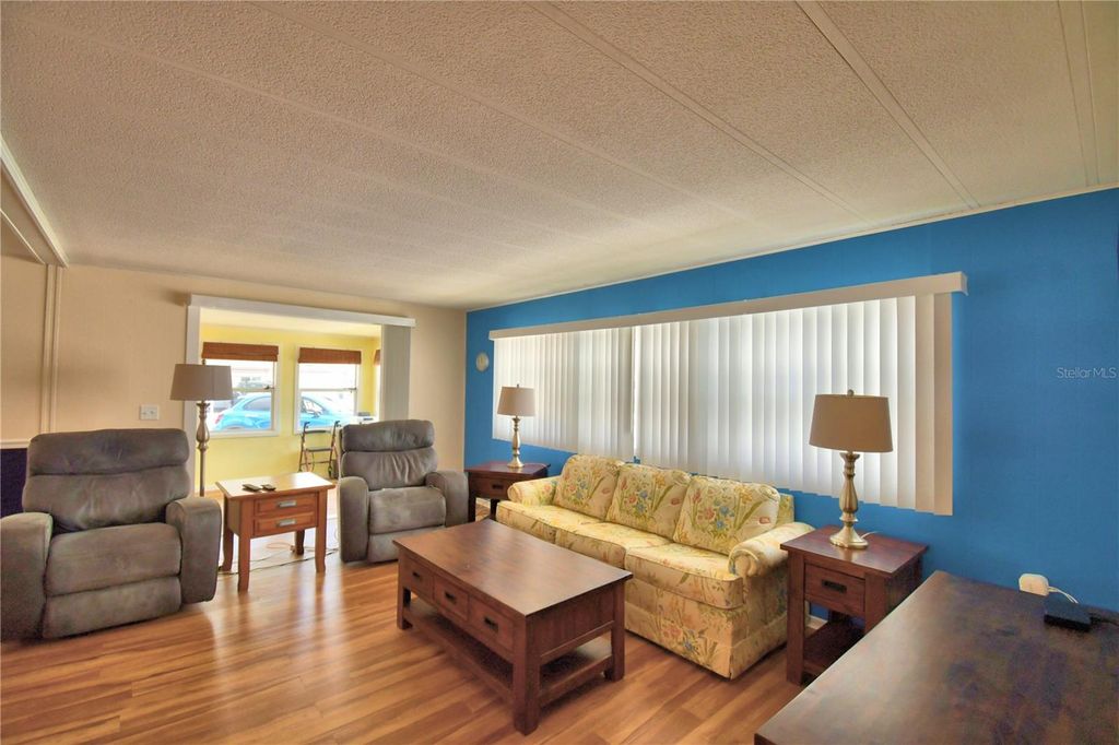 Image 15 of property listing at 145 HOLIDAY LANE, Auburndale, FL 33823