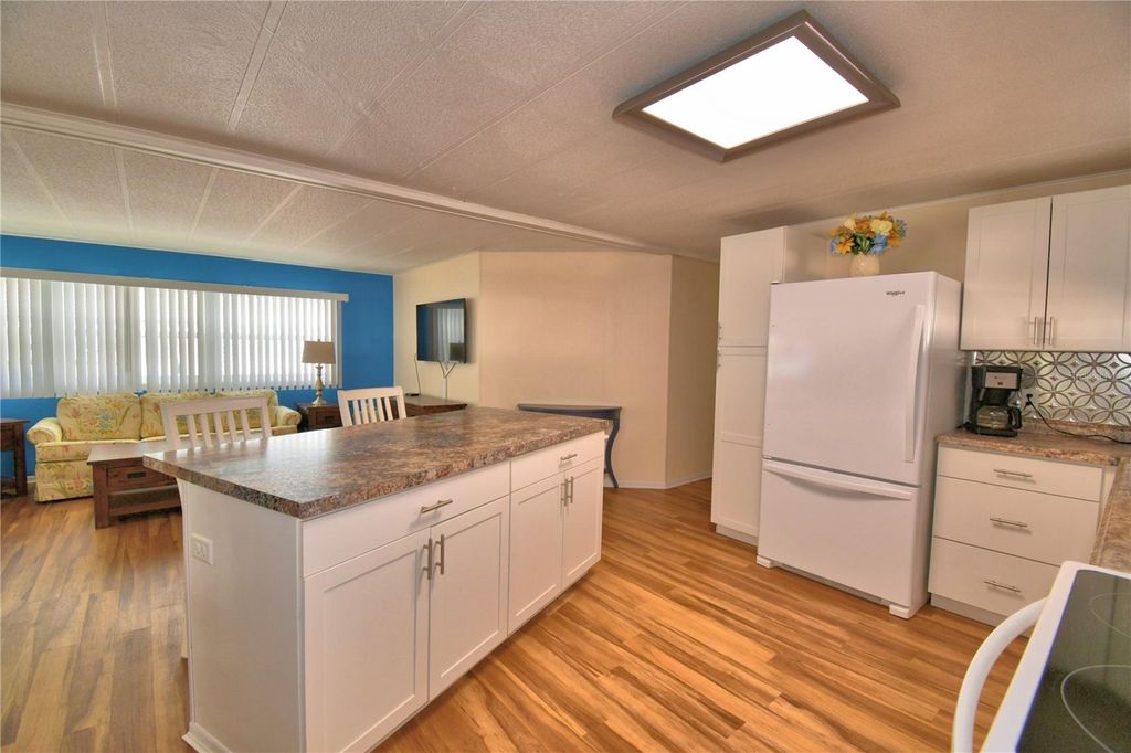 Image 18 of property listing at 145 HOLIDAY LANE, Auburndale, FL 33823