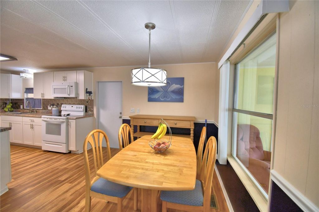 Image 21 of property listing at 145 HOLIDAY LANE, Auburndale, FL 33823