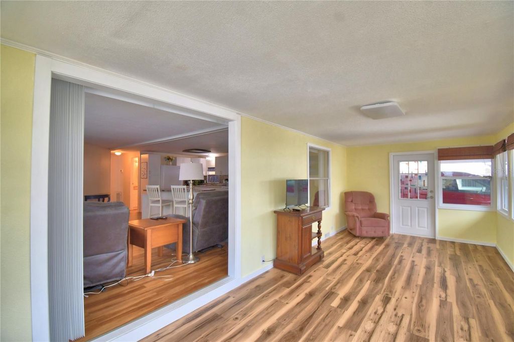 Image 24 of property listing at 145 HOLIDAY LANE, Auburndale, FL 33823