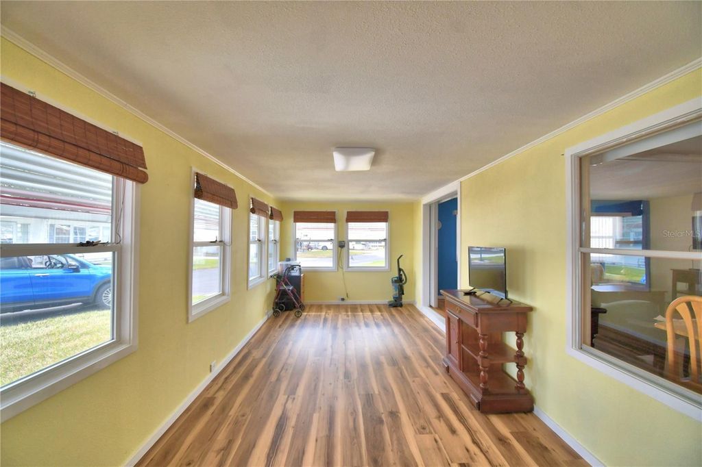 Image 25 of property listing at 145 HOLIDAY LANE, Auburndale, FL 33823