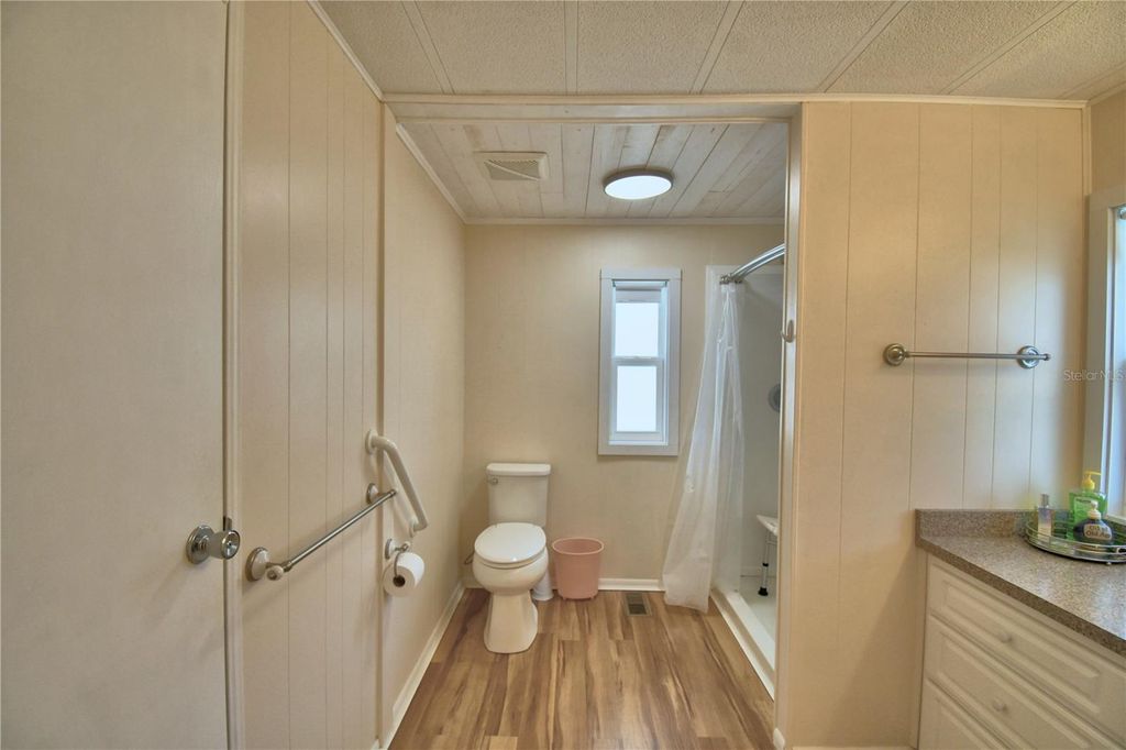 Image 32 of property listing at 145 HOLIDAY LANE, Auburndale, FL 33823