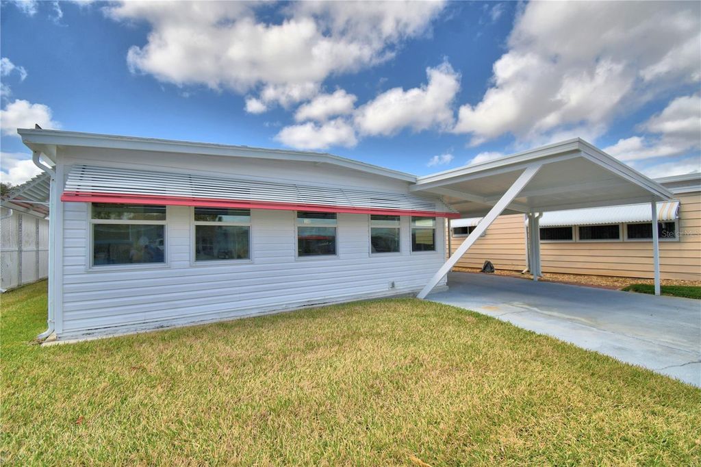 Image 5 of property listing at 145 HOLIDAY LANE, Auburndale, FL 33823