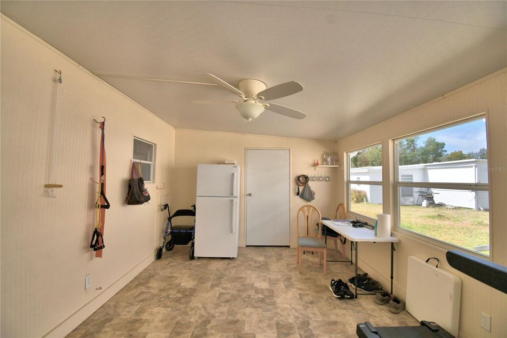 Image 9 of property listing at 145 HOLIDAY LANE, Auburndale, FL 33823
