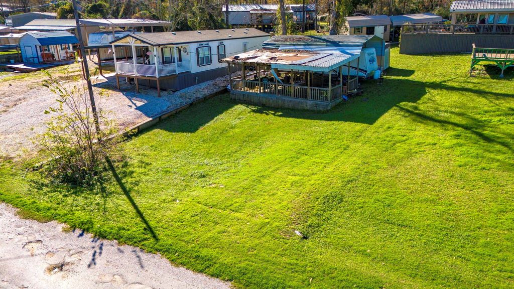 240 Key Largo Loop, Point Blank, TX 77364