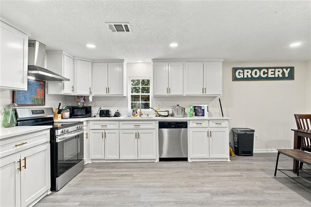 106 W Carlton Street, Sulphur, LA 70663