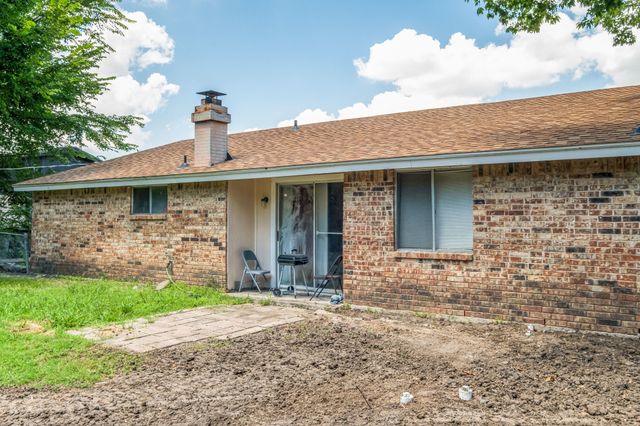 6052 Holiday Lane, North Richland Hills, TX 76180
