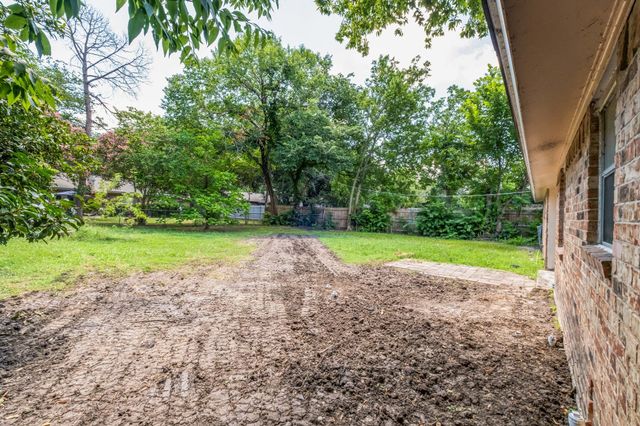 6052 Holiday Lane, North Richland Hills, TX 76180