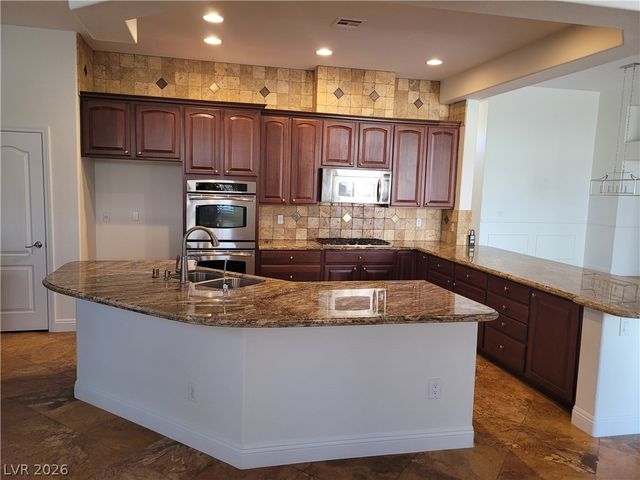 7020 Manzanares Drive, North Las Vegas, NV 89084