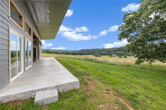 125 River Run Road, Eureka Springs, AR 72632